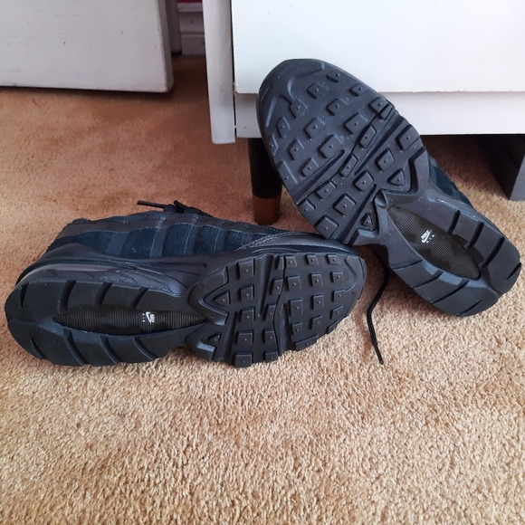 Nike Air Max '95 Shoes - Picture 4 of 10